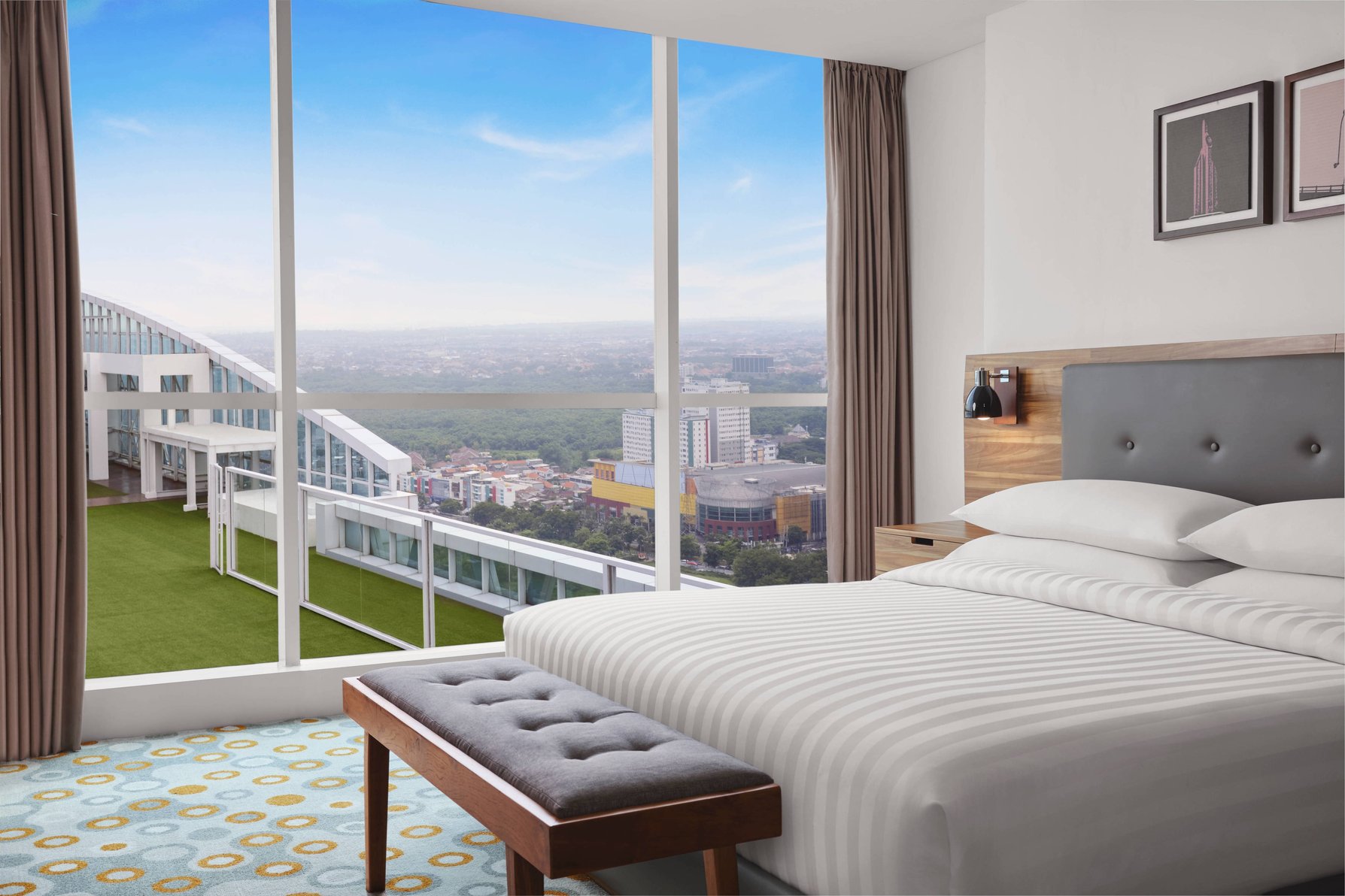 Fairfield by Marriott Surabaya Room Type - 2 Bedroom Suite, Bedroom 1: 1 King, Bedroom 2: 2 Twin, City view Fairfield by Marriott Surabaya Room Type - 2 Bedroom Suite, Bedroom 1: 1 King, Bedroom 2: 2 Twin, City view
