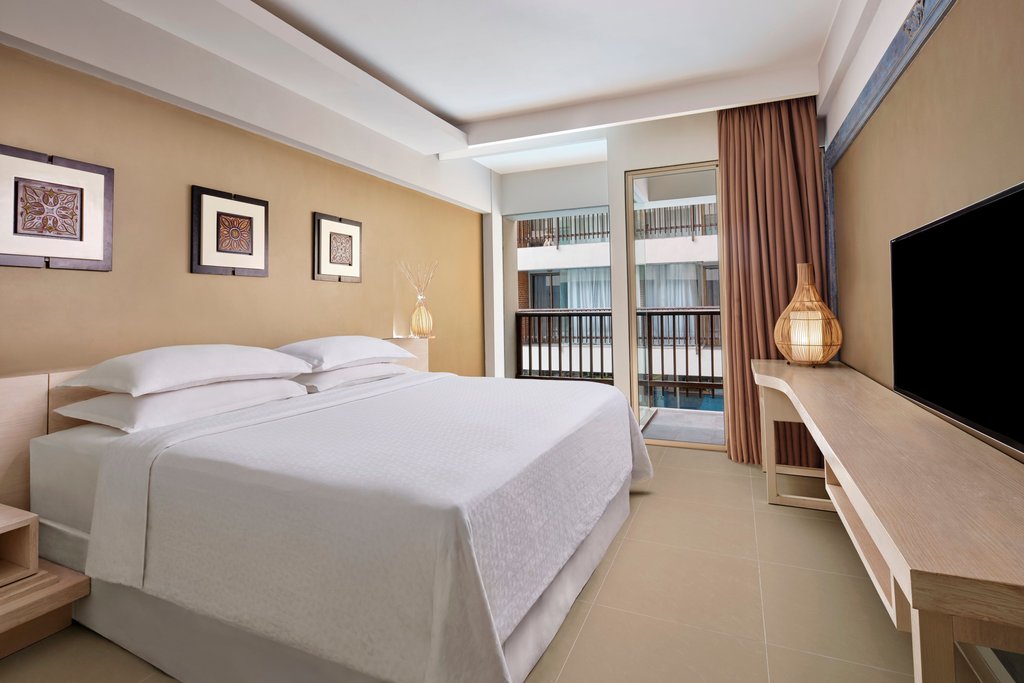 Four Points by Sheraton Bali, Kuta Room Type - Guest room, 1 King, Pool view