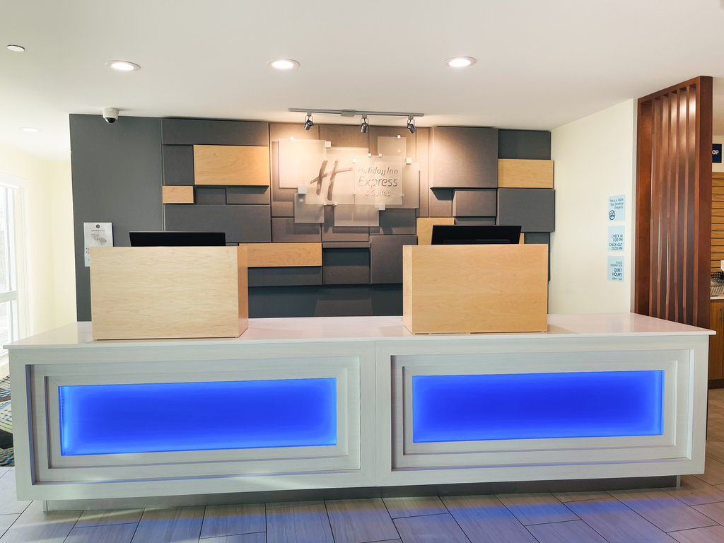 Welcome to the Holiday Inn Express & Suites Blythe.