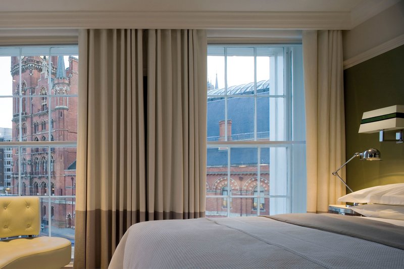 King Heritage Guest Room
