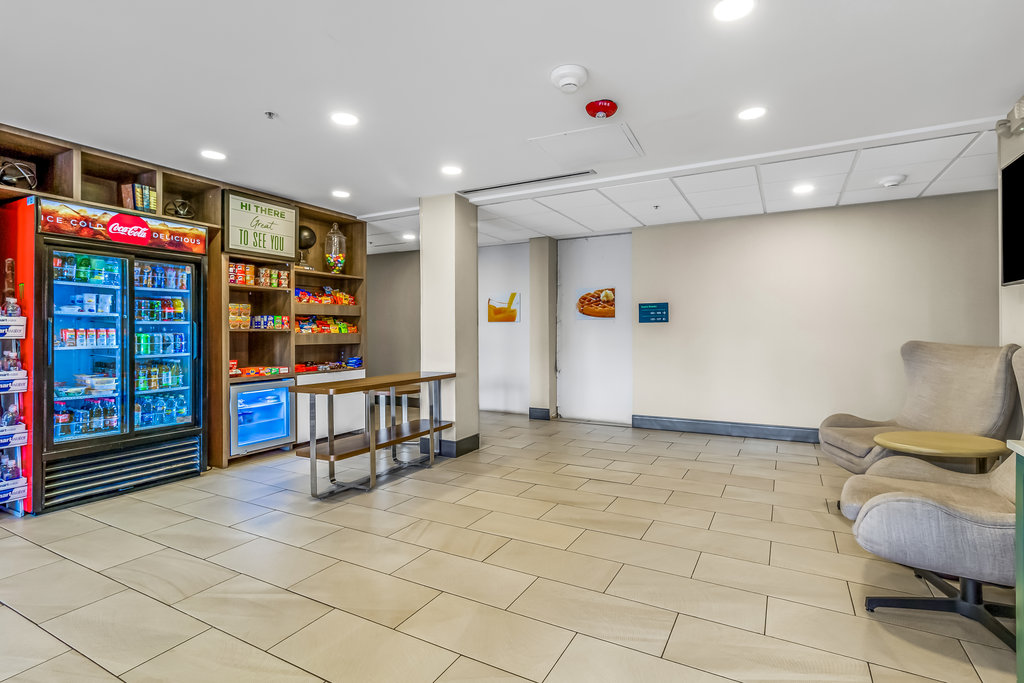 Welcoming hotel lobby with a fully stocked marketplace.