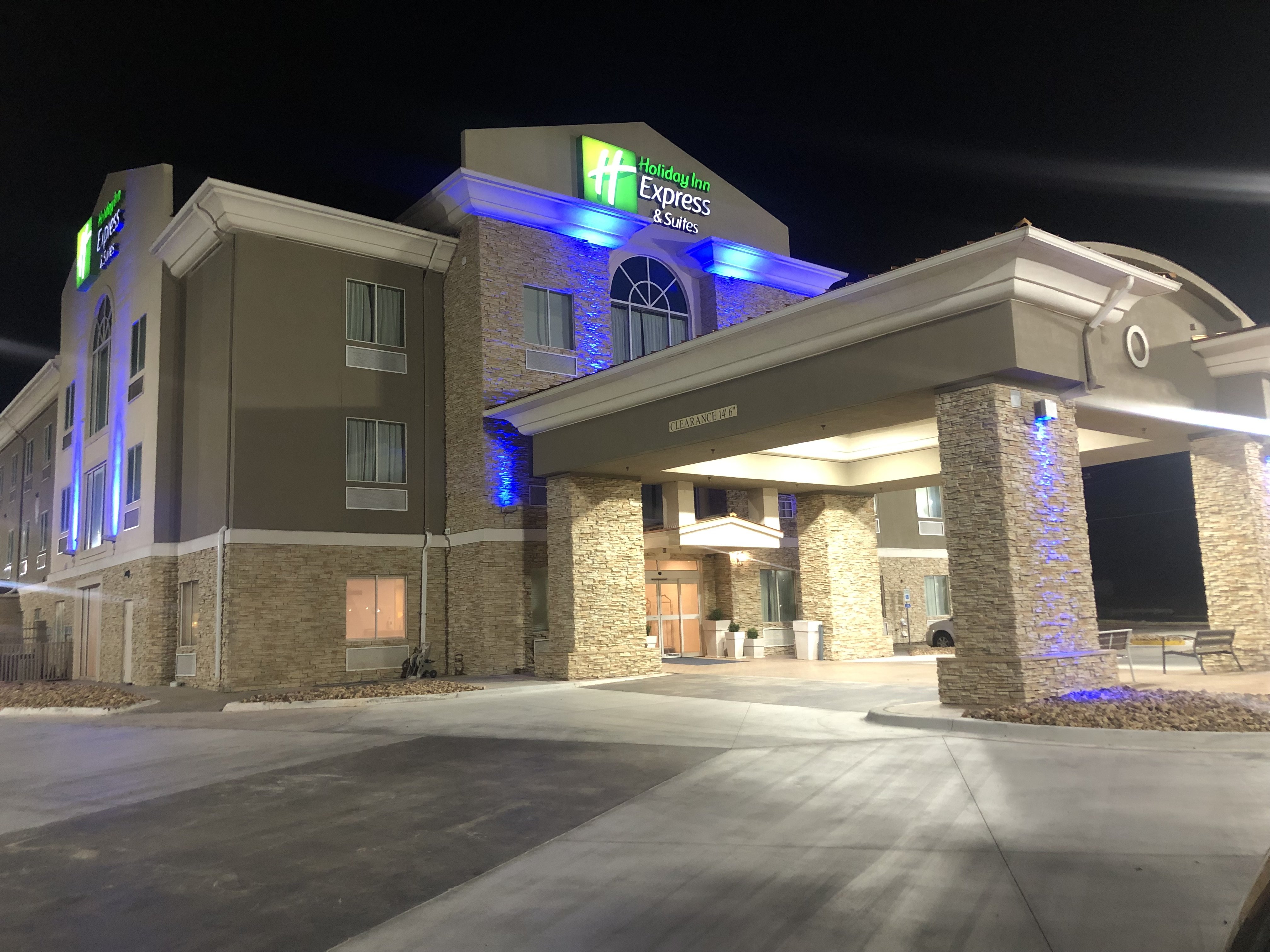 Holiday Inn Express Hotel & Suites Woodw
