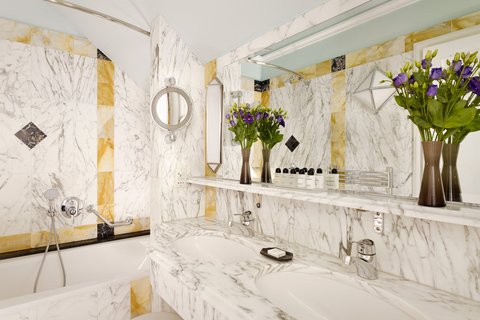 Junior Suite Bathroom