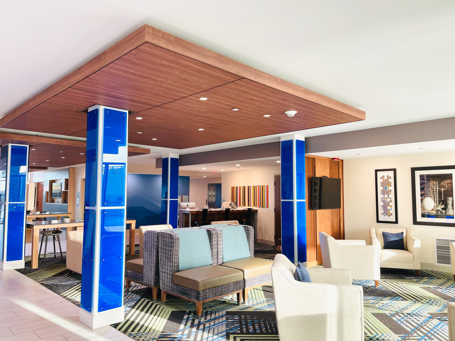 Relax in our welcoming lobby and enjoy free Wi-Fi.