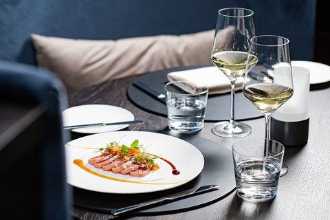 Treffen Sie sich mit anderen in unserem eleganten und zugleich modernen Restaurant.