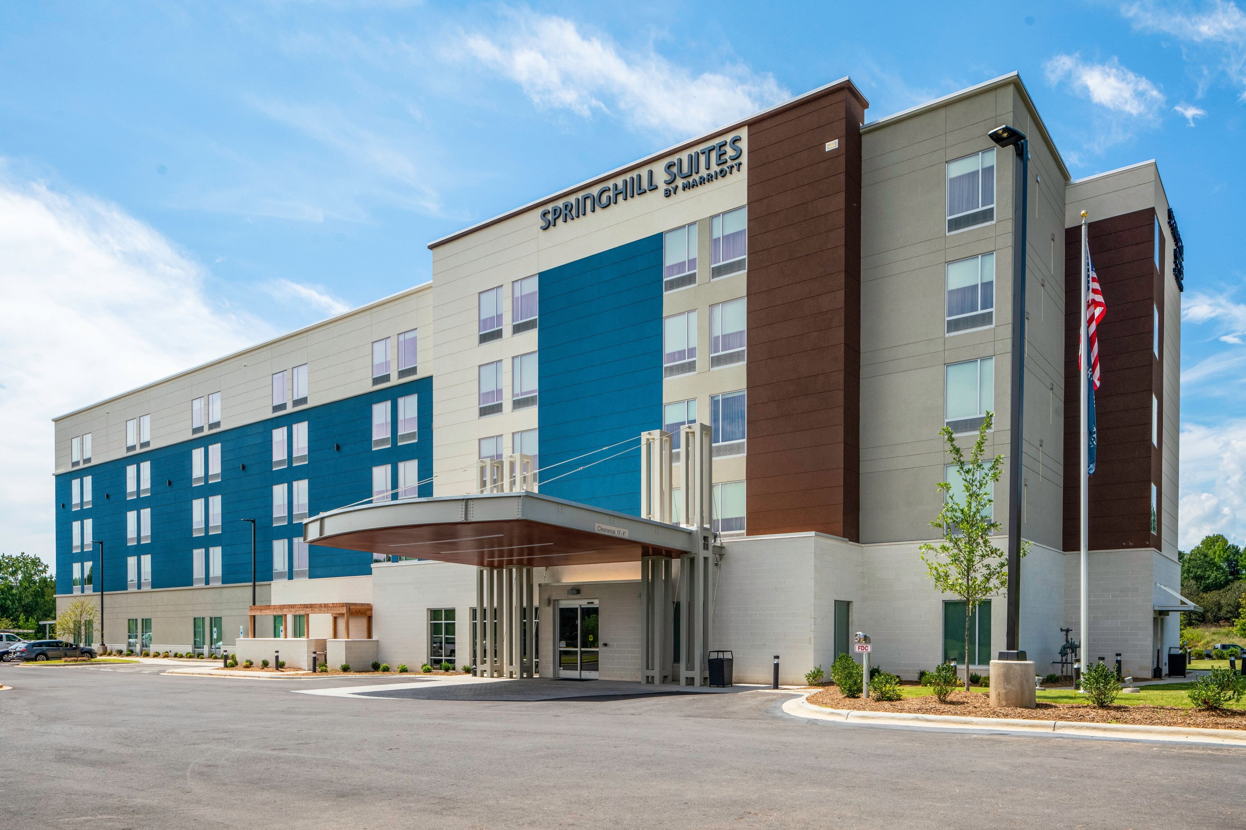 Springhill Suites Airport Lake Pointe