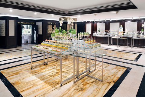 Elegant buffet set-up