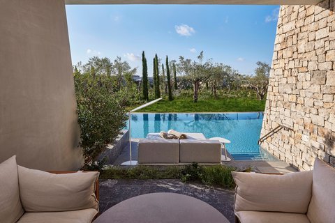 Fabulous Infinity Swim Up Rooms