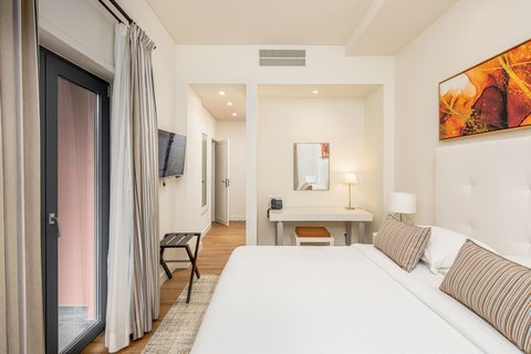Room, Premium Deluxe Suite
