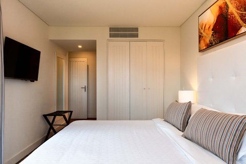 Room, Premium Deluxe Suite