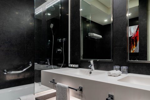 Bathroom, Premium Deluxe Suite