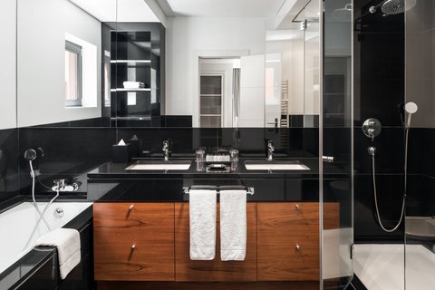 Bathroom, 3 Bedroom Residences