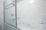 Hurley Ambassador, Suite, 1 King, Top floor
