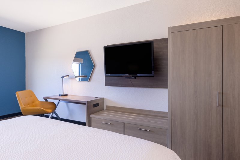 HOLIDAY INN EXP STES PITTSBURG