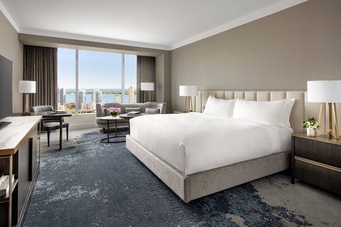Lake View Deluxe King Guest Room