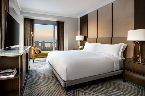 Club Level One-Bedroom Corner Suite