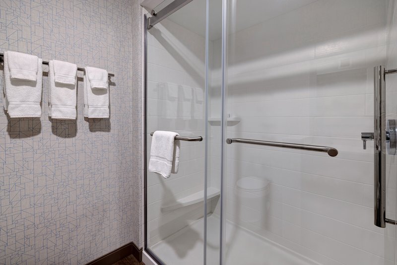 Holiday Inn Express and Suites Detroit – Dearborn