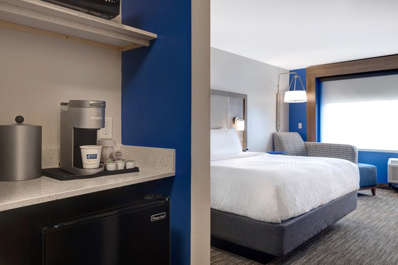 Holiday Inn Express and Suites Detroit – Dearborn