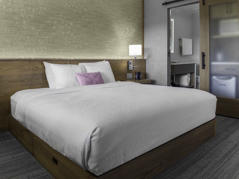 voco Niagara Falls – The Cadence