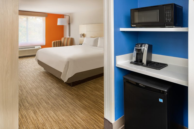 HOLIDAY INN EXP STES DELMAR