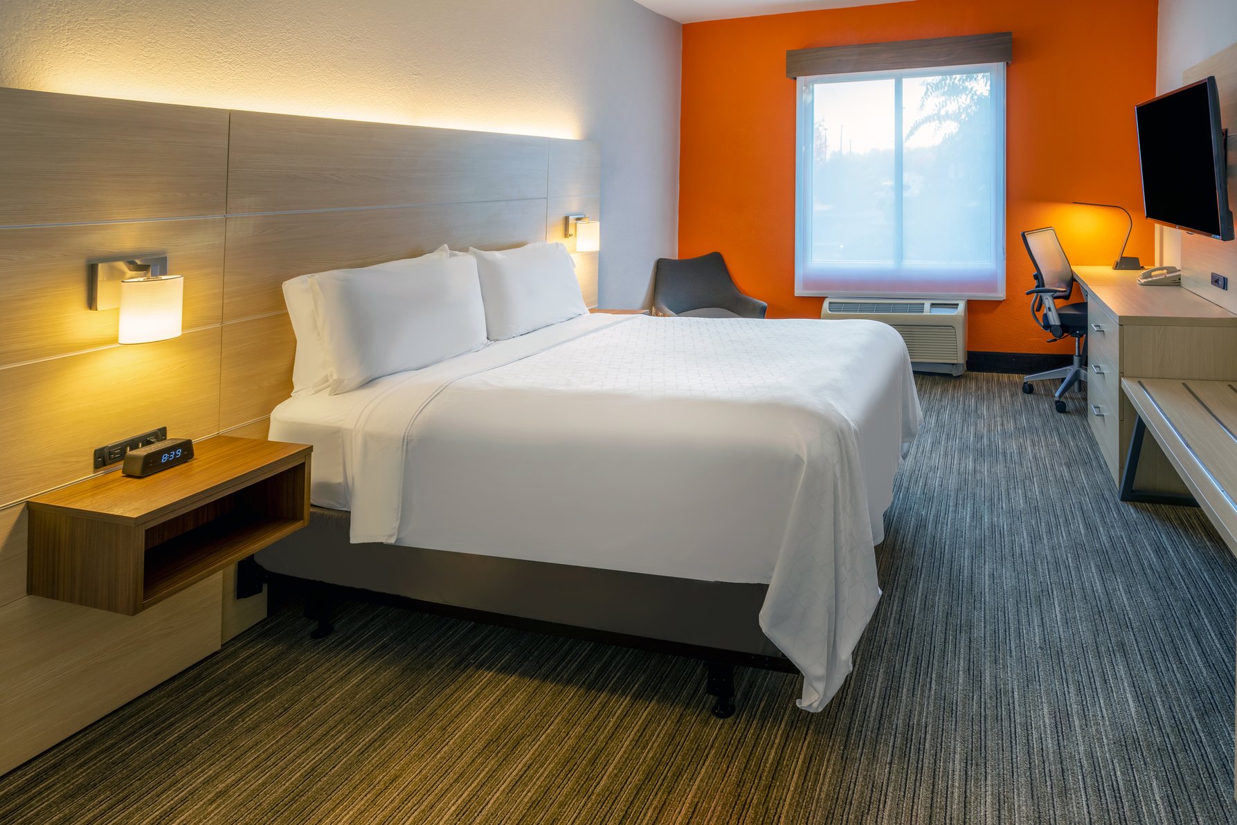 Holiday Inn Express Hotel & Suites Salisbury - Delmar Room Type - 1 Queen Standard Communications Accessible Roll Shower