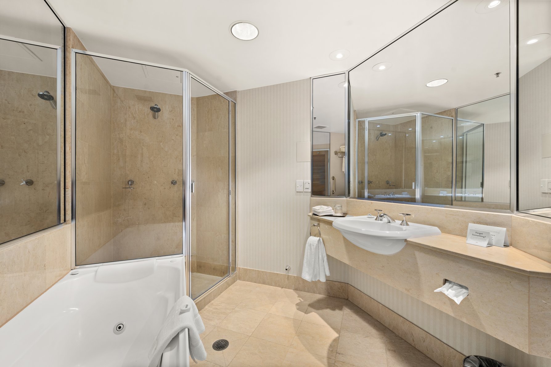 Crowne Plaza Surfers Paradise Room Type - 1 King Standard