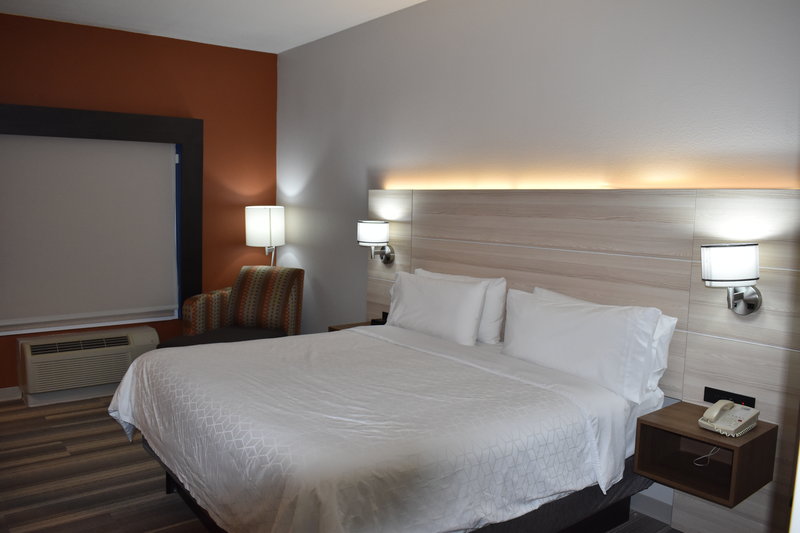 HOLIDAY INN EXP STE MCPHERSON