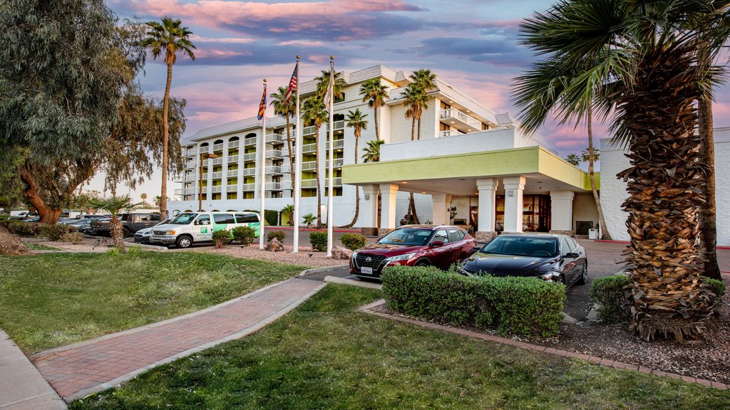 Business or leisure travel, a warm welcome awaits you!