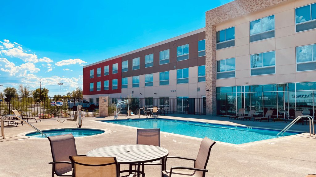 Have a morning or afternoon dip in our outdoor pool