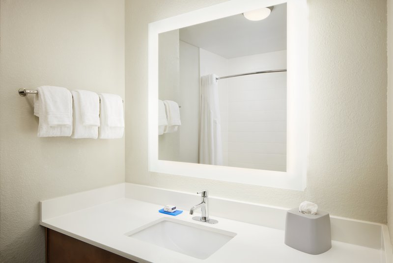 HOLIDAY INN EXP STES TYNDALL