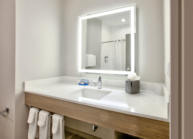 Holiday Inn Express Hotel & Suites DALLAS (GALLERIA AREA)