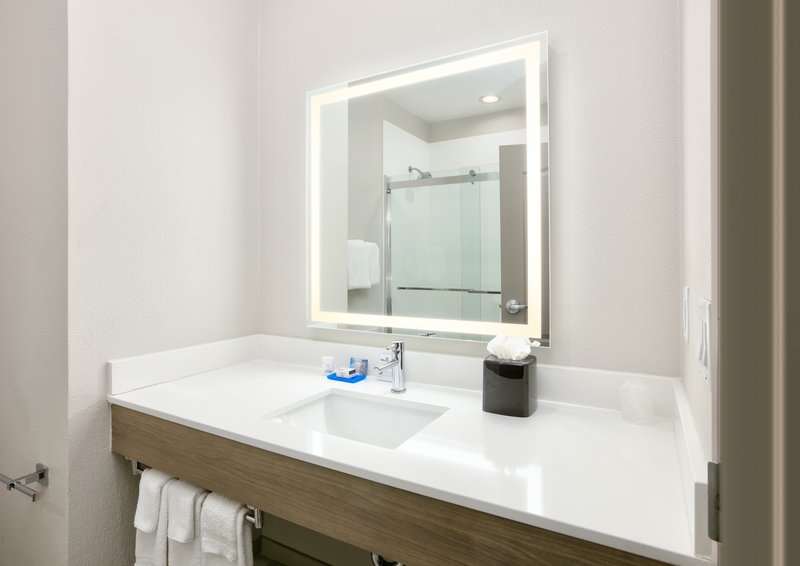 Holiday Inn Express Hotel & Suites DALLAS (GALLERIA AREA)