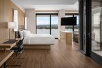 Suite, 1 King, River view, Corner room, Balcony