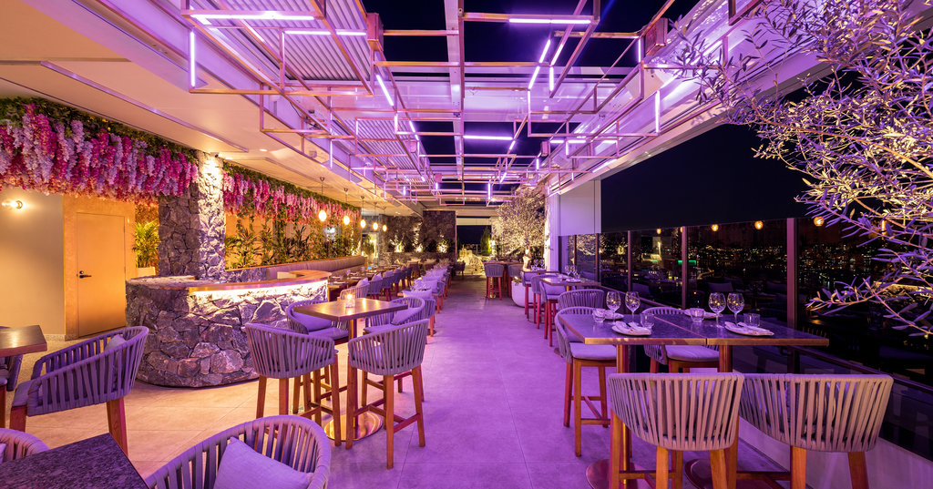 IRIS ROOFTOP BAR HOTEL X NIGHT
