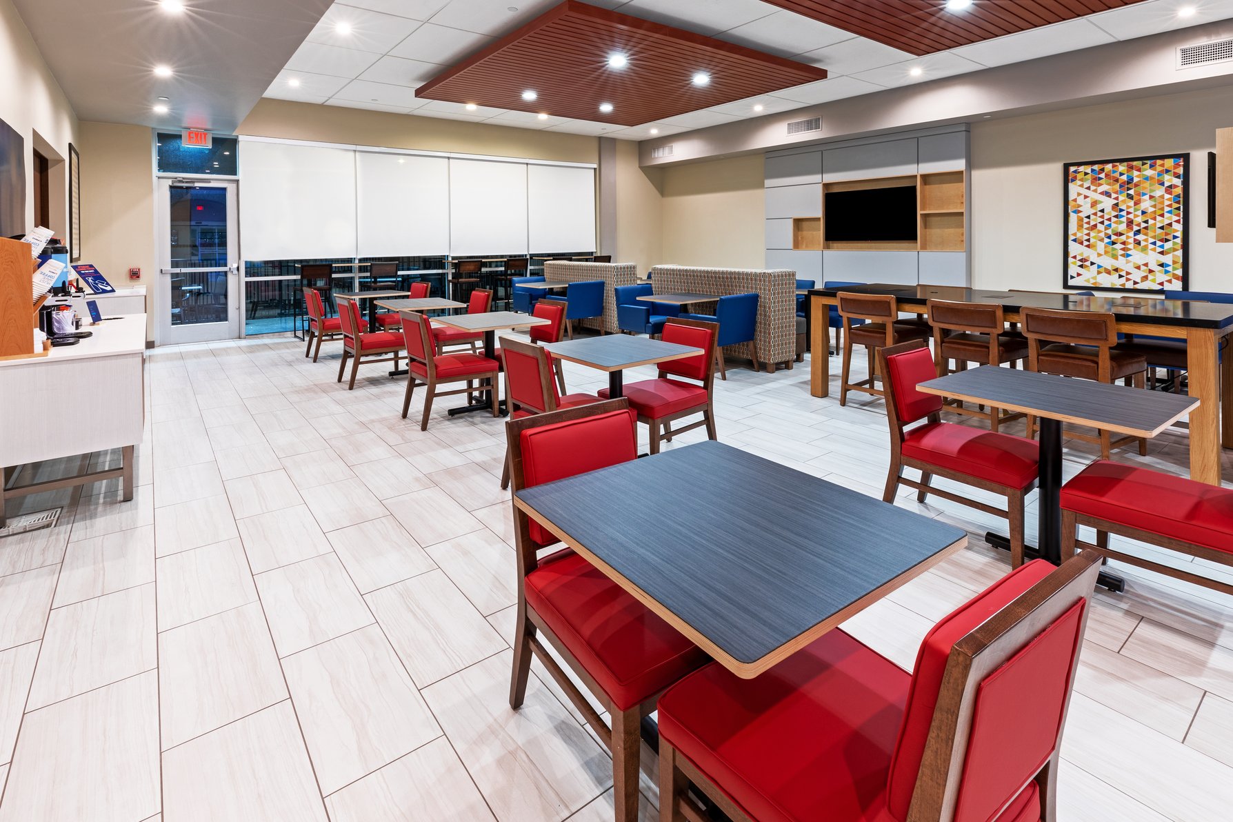 Hotel Lobby - Breakfast Area