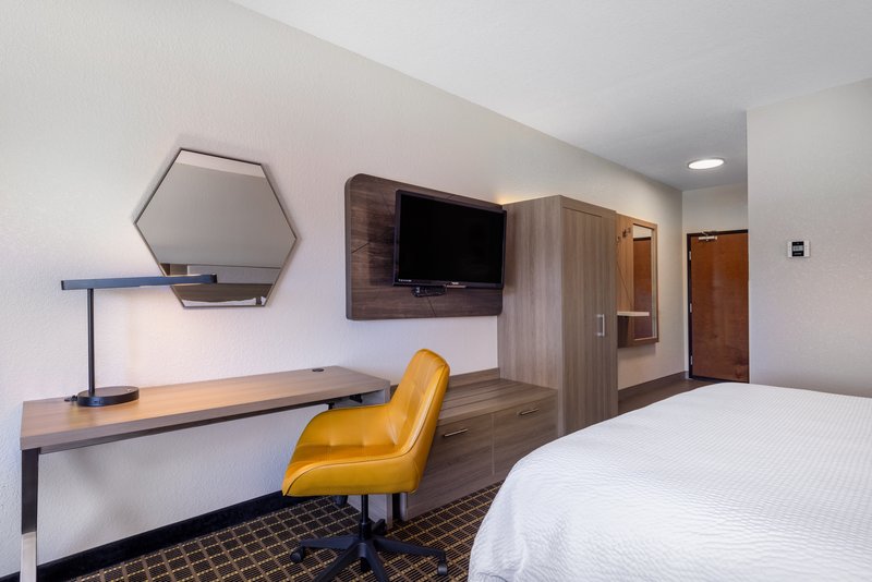 HOLIDAY INN EXP STES PITTSBURG