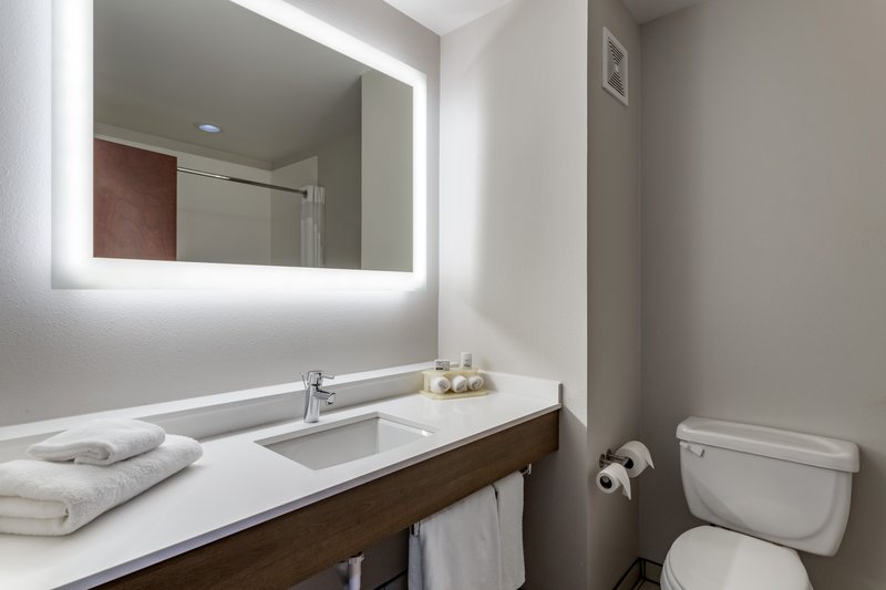 HOLIDAY INN EXP STES NATCHITOC