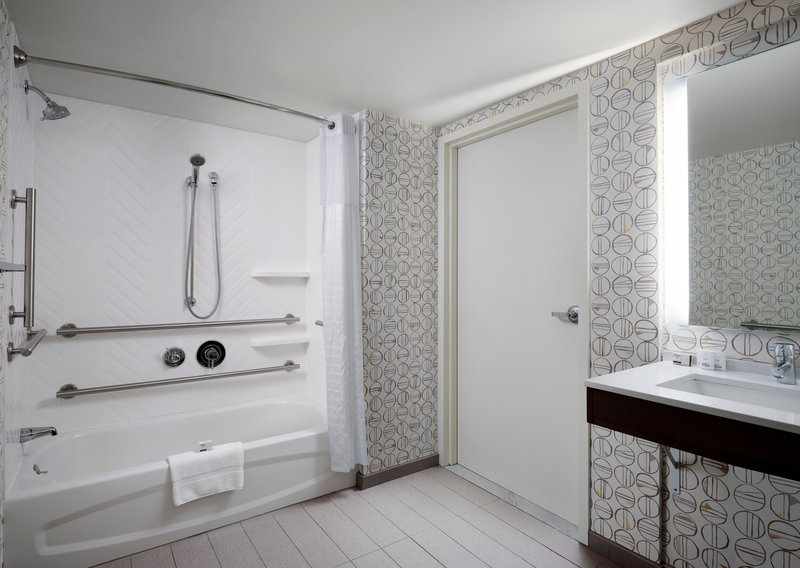 1BD MOBILITY ACCESSIBLE TUB NOSMOKING