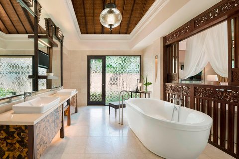 Gardenia & Lagoon Villa - Bathroom