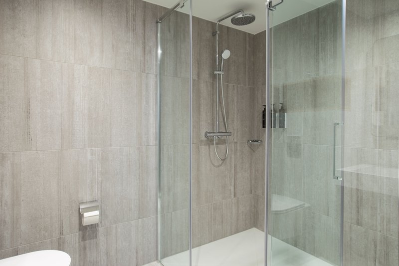 Residence Inn Large studio Shower