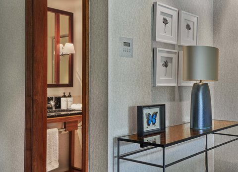 Mayfair floor suite with additional bathroom