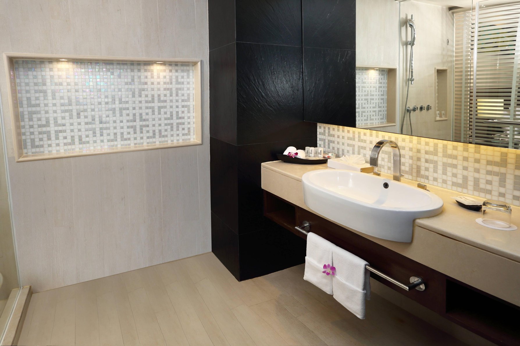 Le Meridien Phuket Beach Resort Room Type - Guest room, 1 King, Pool view