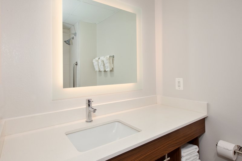 HOLIDAY INN EXP STES WARRENTON