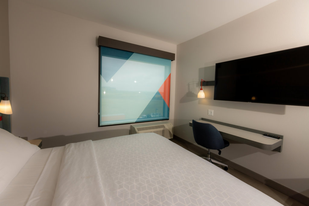 avid hotels DENVER AIRPORT AREA Room Type - 1 King Standard