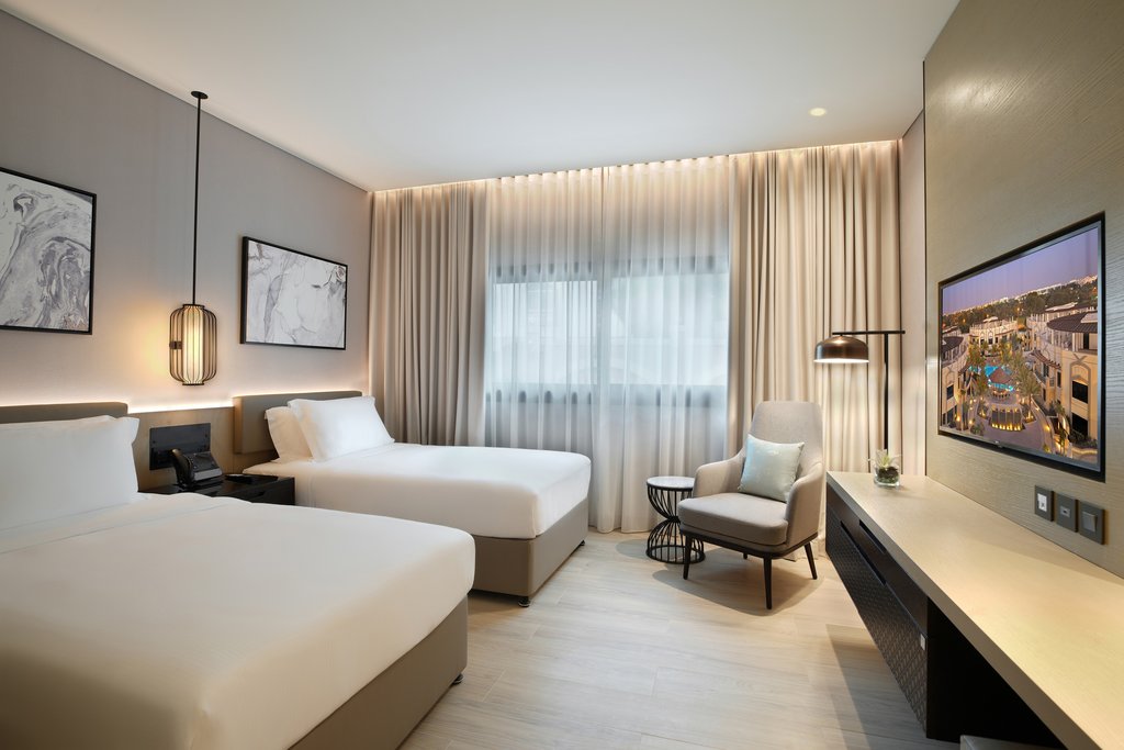 Al Ain Rotana Room Type - Chalet 2 Bedroom/King Bed/150sqm/WiFi/ Pool View/Balcony/Bath/Shower/Phone/Safe