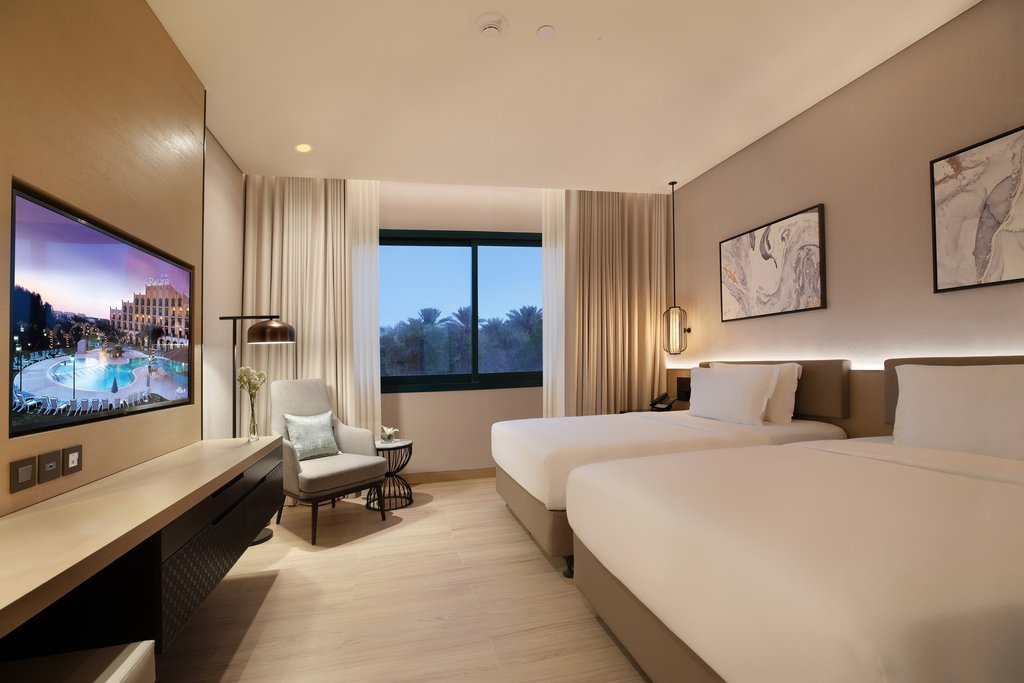 Al Ain Rotana Room Type - Villa 2 Bedroom/King Bed/140sqm/WiFi/TV Pool View/Balcony/Bath/Shower/Garage