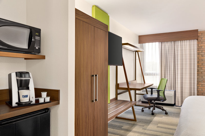 HOLIDAY INN EXPRESS SA AIRPORT