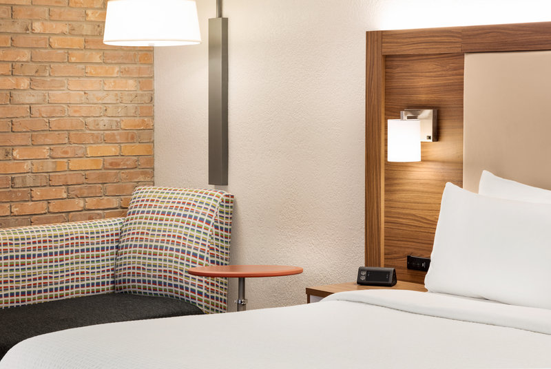 HOLIDAY INN EXPRESS SA AIRPORT