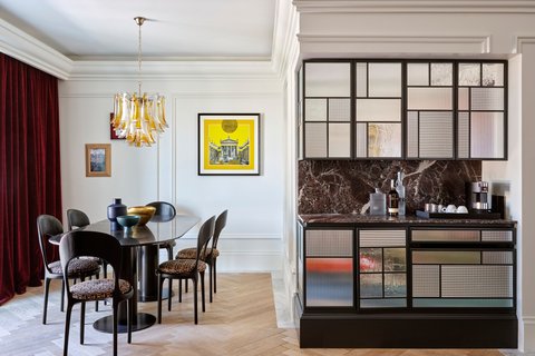 Extreme Wow Suite - Dining and living area