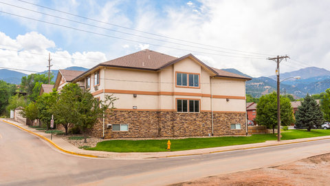 MG Pikes Peak Manitou Springs CO Property Exterior